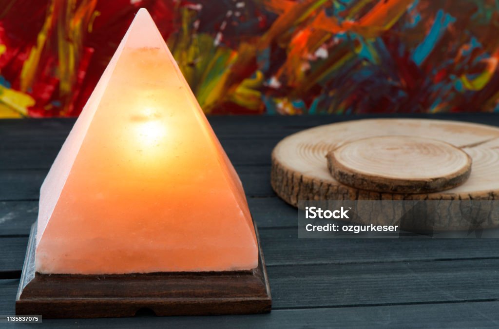 Lampă cu sare din Himalaya – Lumină caldă și atmosferă relaxantă
